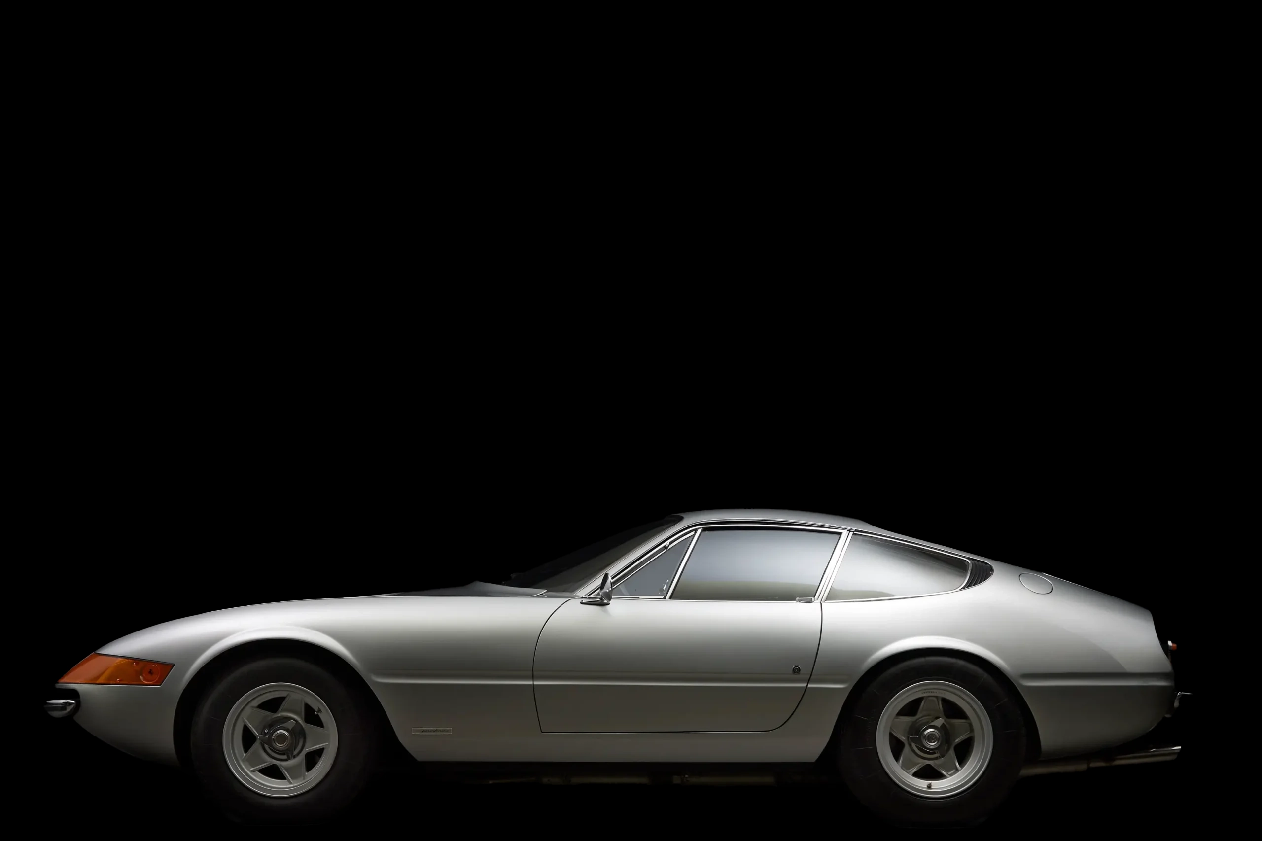 DHG-Racing-Ferrari-365-GTB4-.-1-scaled